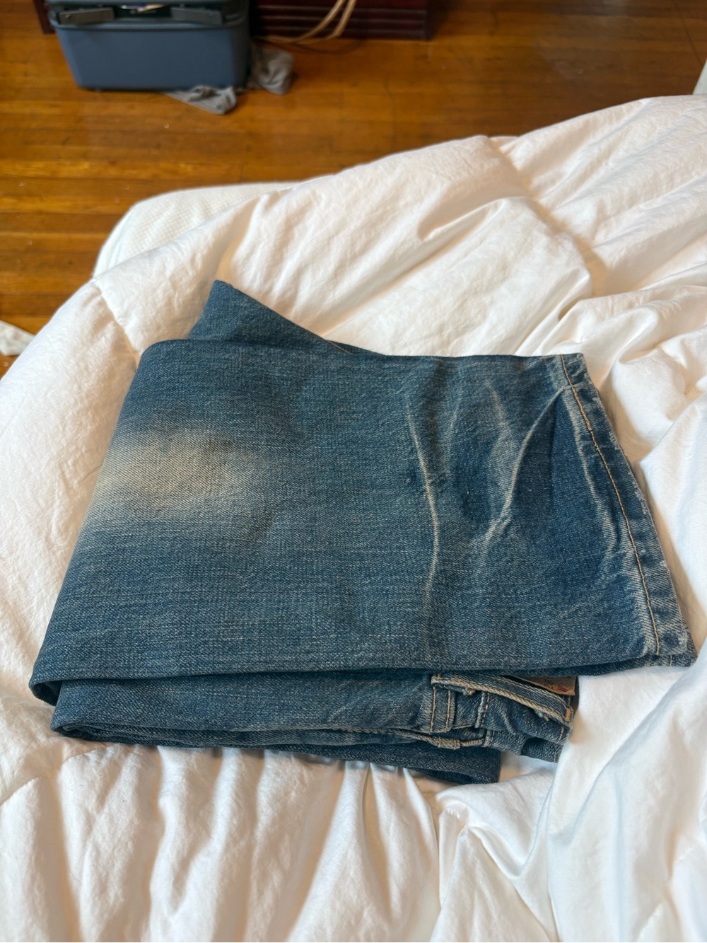 Levi's 501 Women’s Straight Jeans w Whiskering & Fade - Picture 2 of 5